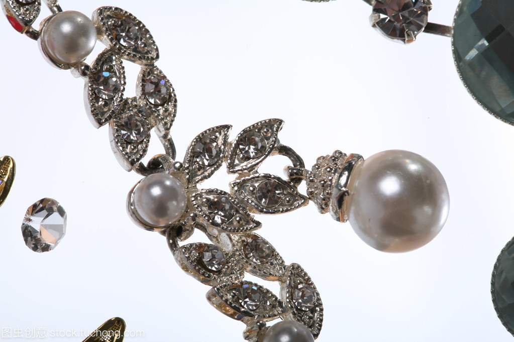 彩色寶石與珠寶首飾在智能家用電器時代的交融與創新